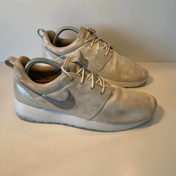 Nike Roshe One PRM Running Shoes Womens Off White US 9.5 - Picture 2 of 8